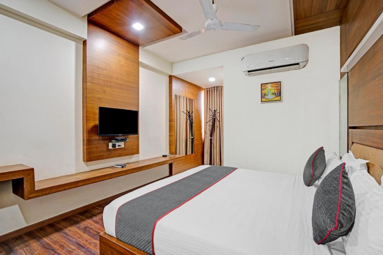 Hotel Navjivan Himatnagar Exterior photo